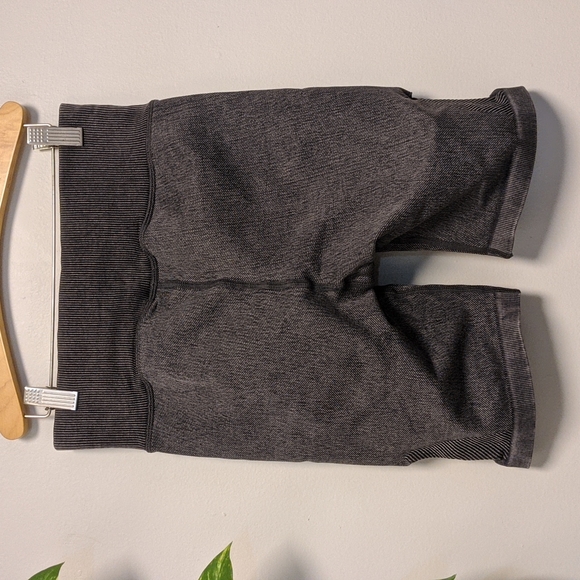 Aerie Biker Shorts - Picture 3 of 4